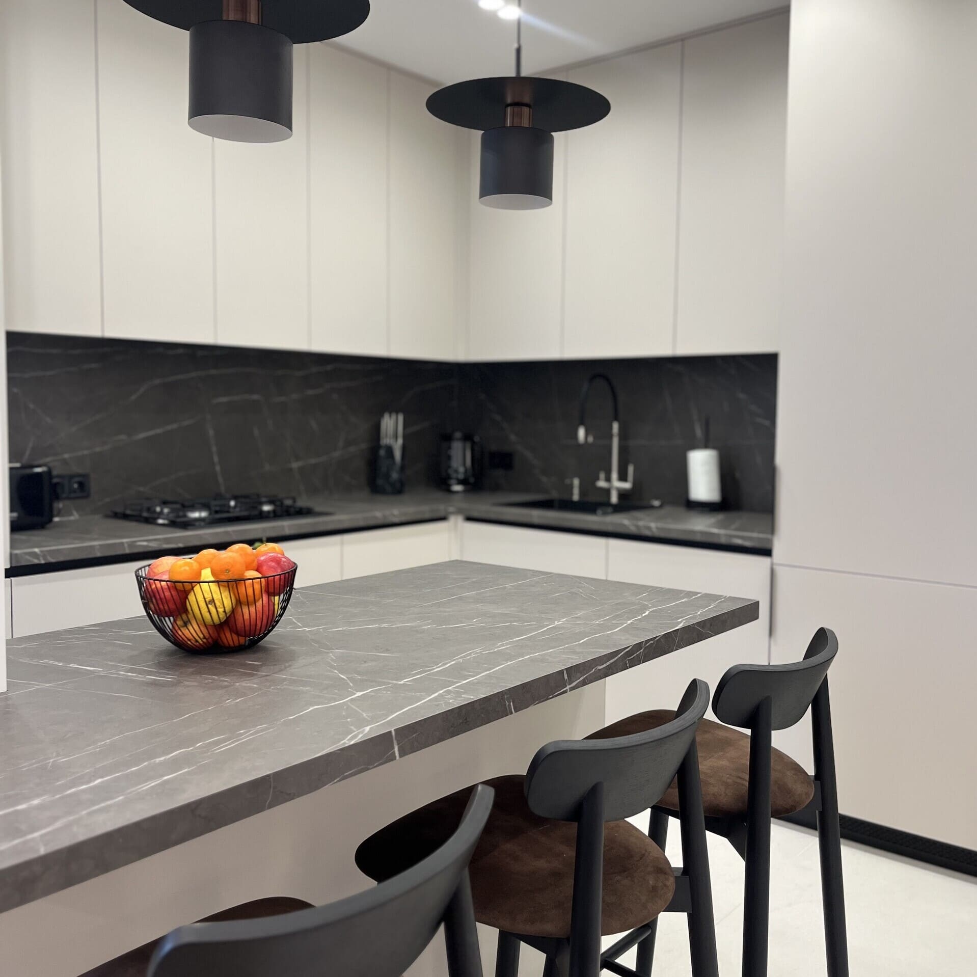Modern Kitchen Slide 1